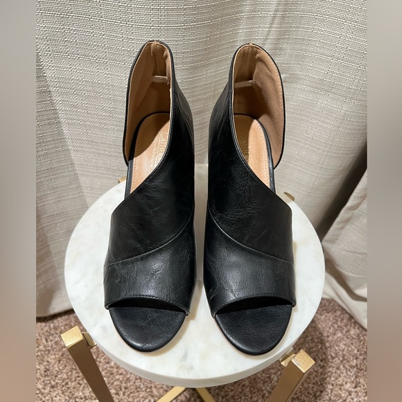 Black (faux) leather high heels, size 7.5 - never worn! - Picture 3 of 13